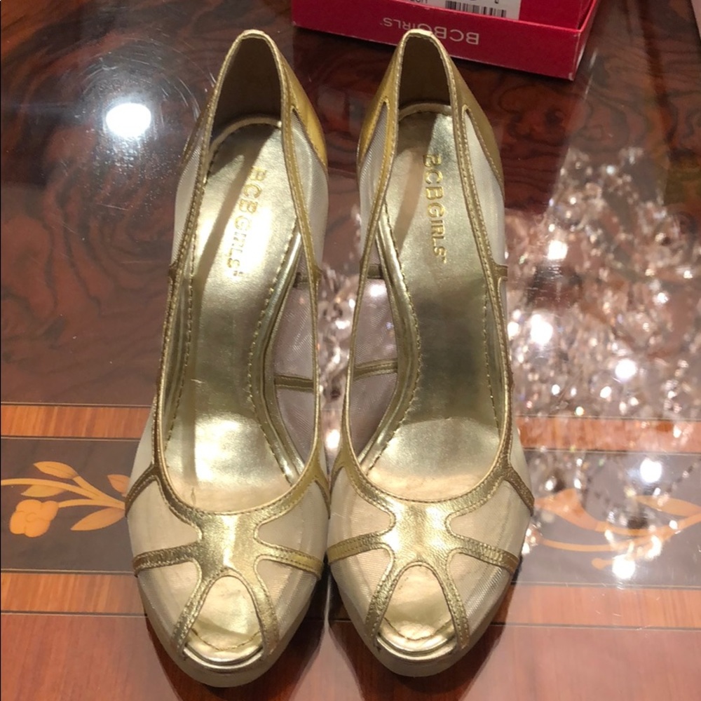 Beautiful BCBG gold heels size 7.5